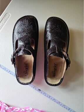 Alegria Clogs Size 8.5 (39)